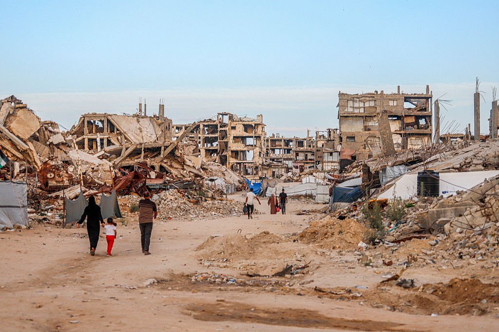 Camps by Gaza's Yellow Line report 20 litres of water a family