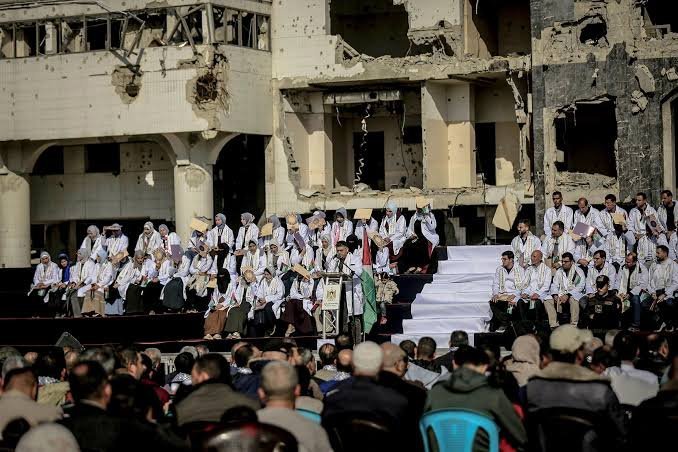 Gazze'de hemşirelik öğrencileri harabeler arasında yemin etti