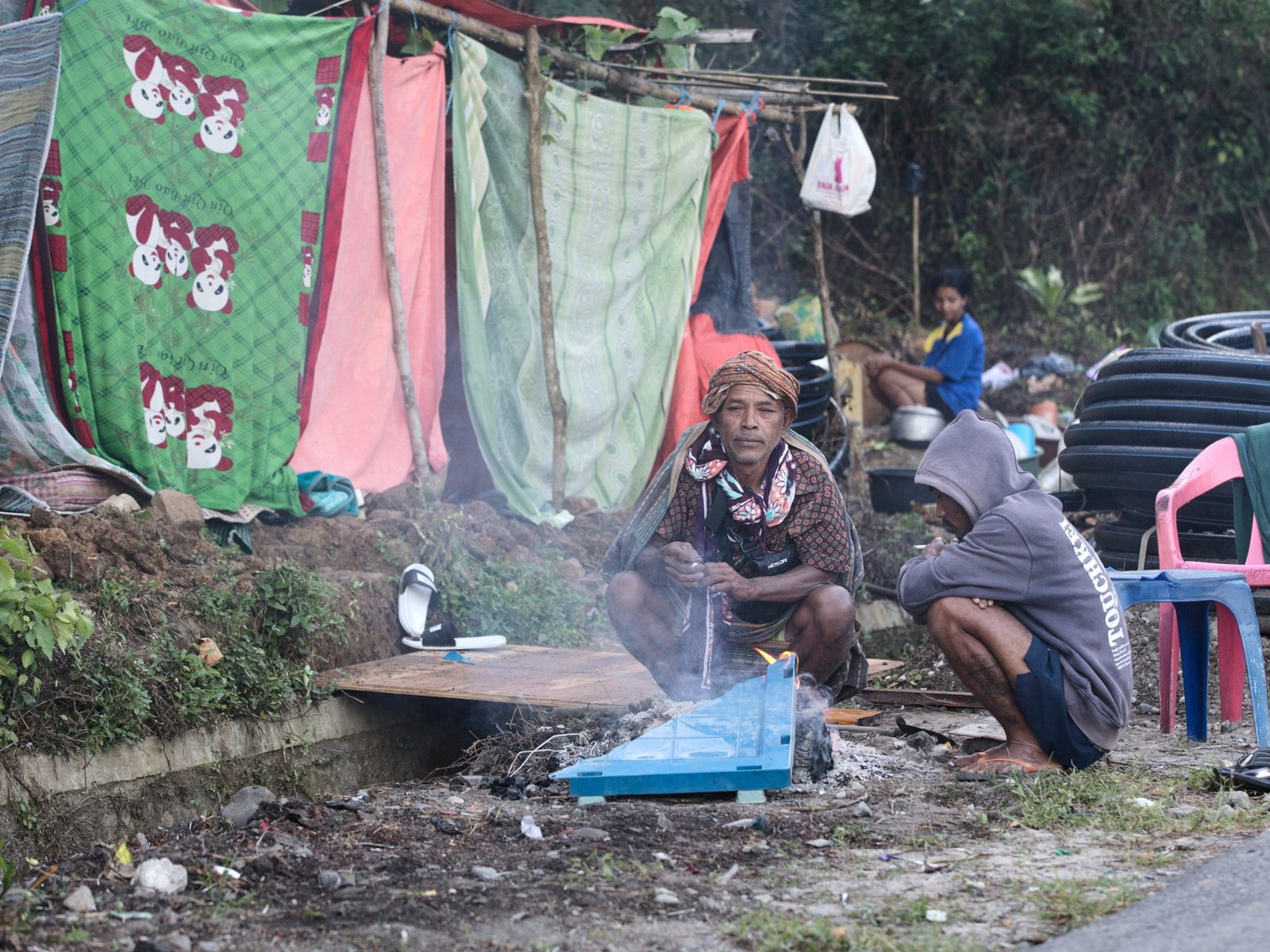 Indonesia puts quake deaths at 68 and 12,800 unable to go home