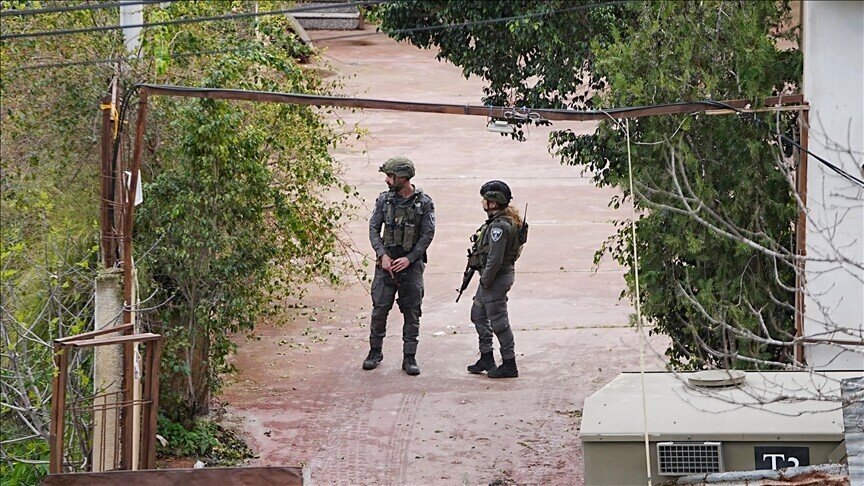 İsrail güçleri Quneitra'da evleri bastı, Daraa'da gençleri gözaltına aldı