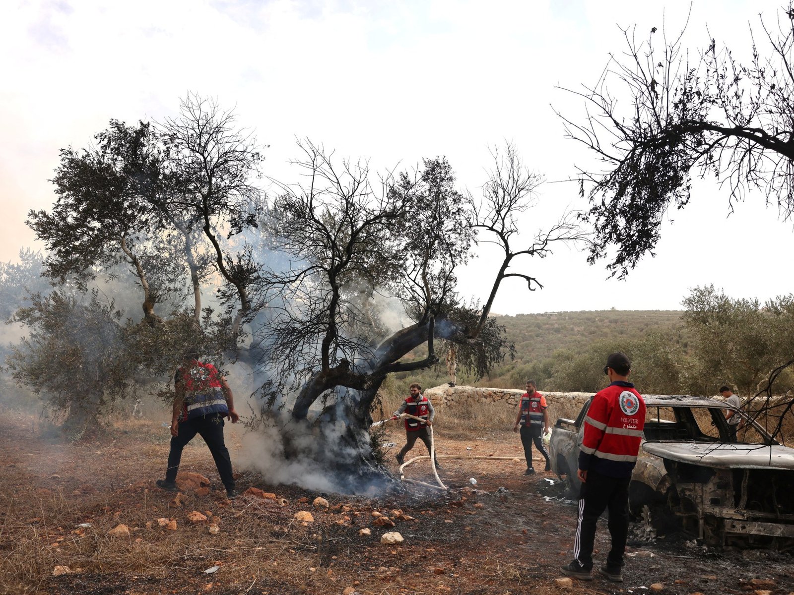 Settlers attack Washington Post journalist and farmers in West Bank