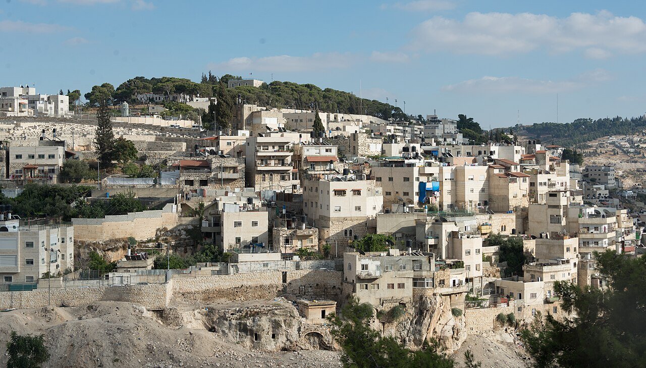 Une famille de Silwan contrainte de démolir sa propre maison