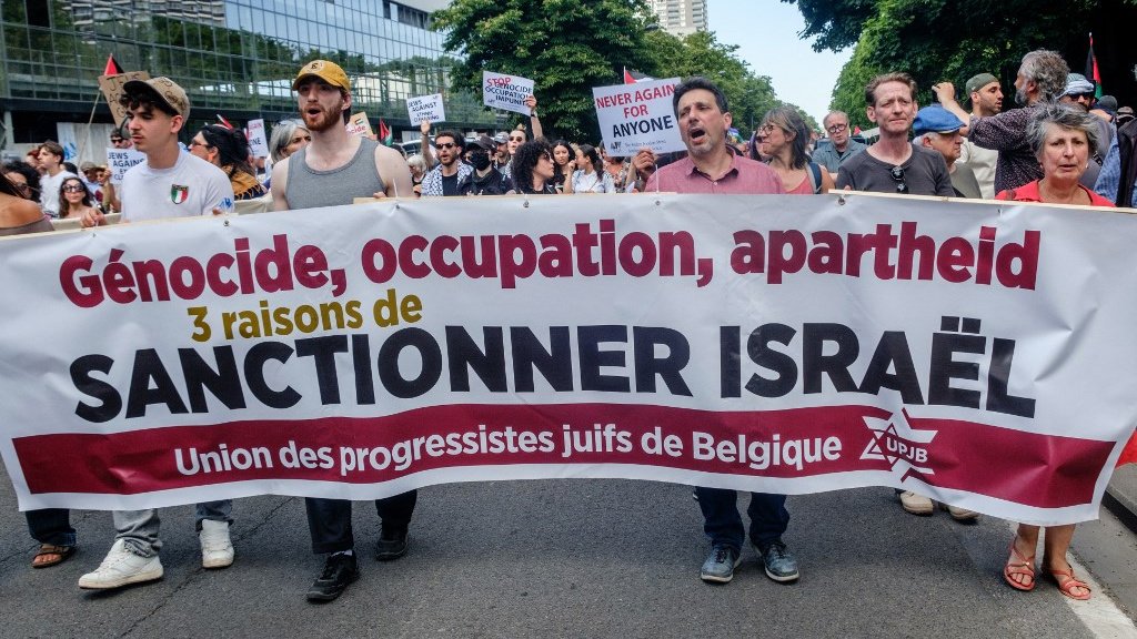 UK Bans Settlement Trade as KCL Reinstates Activist
